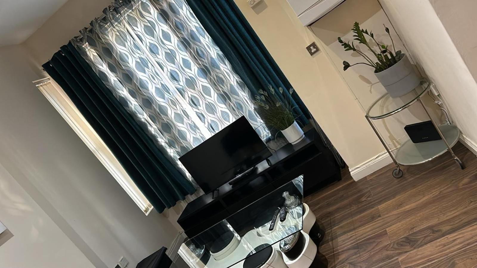 Luxurious 2 Bed Apartment Bedford Exterior photo